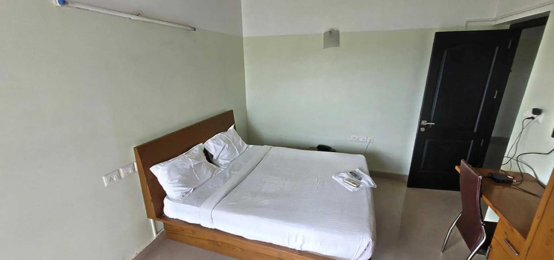 Townhouse Green Field Stadium Karyavattom Тривандрум 4*,  Индия